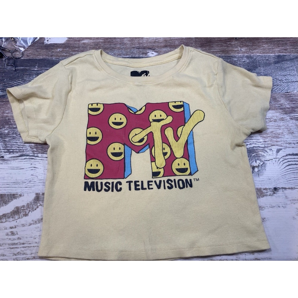 MTV Yellow Cropped Top Womens T-shirt Size Large 2022 Smiley Face Graphic Ribbed